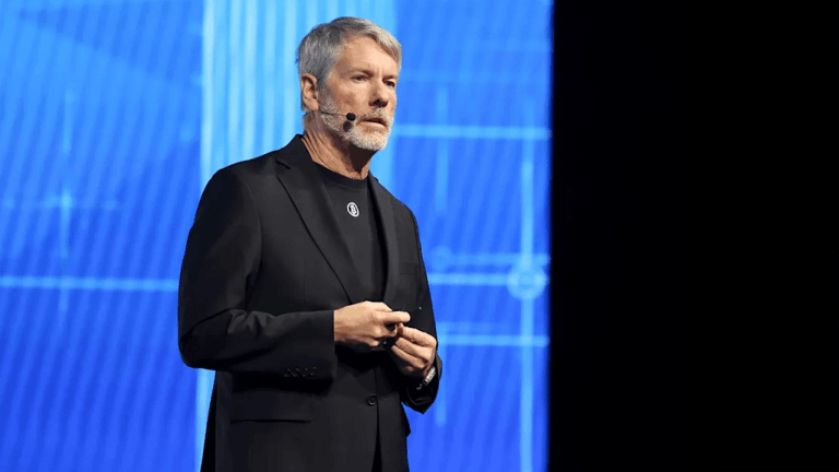 Michael Saylor Declares Bitcoin Bottom In, Forecasts Return to $100,000