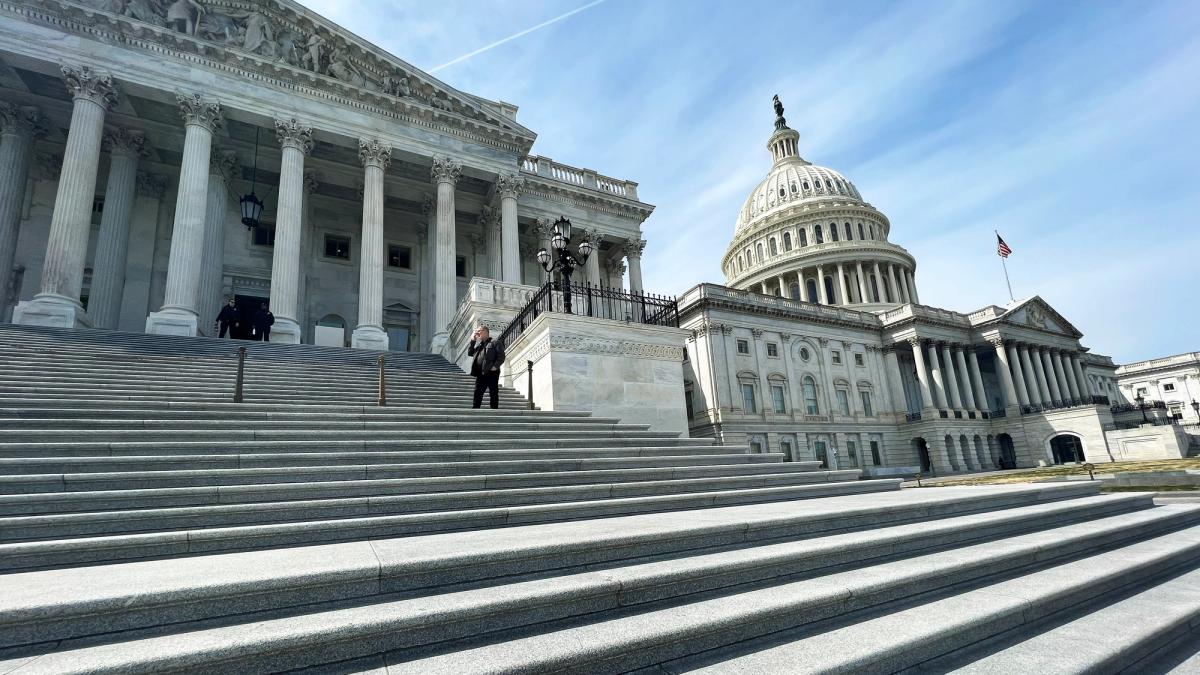 White House Crypto Chief Exits as U.S. Digital-Asset Policy Enters a Transition Period