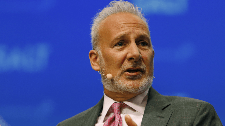 Gold Drops Below $4,000 as Peter Brandt Addresses Peter Schiff