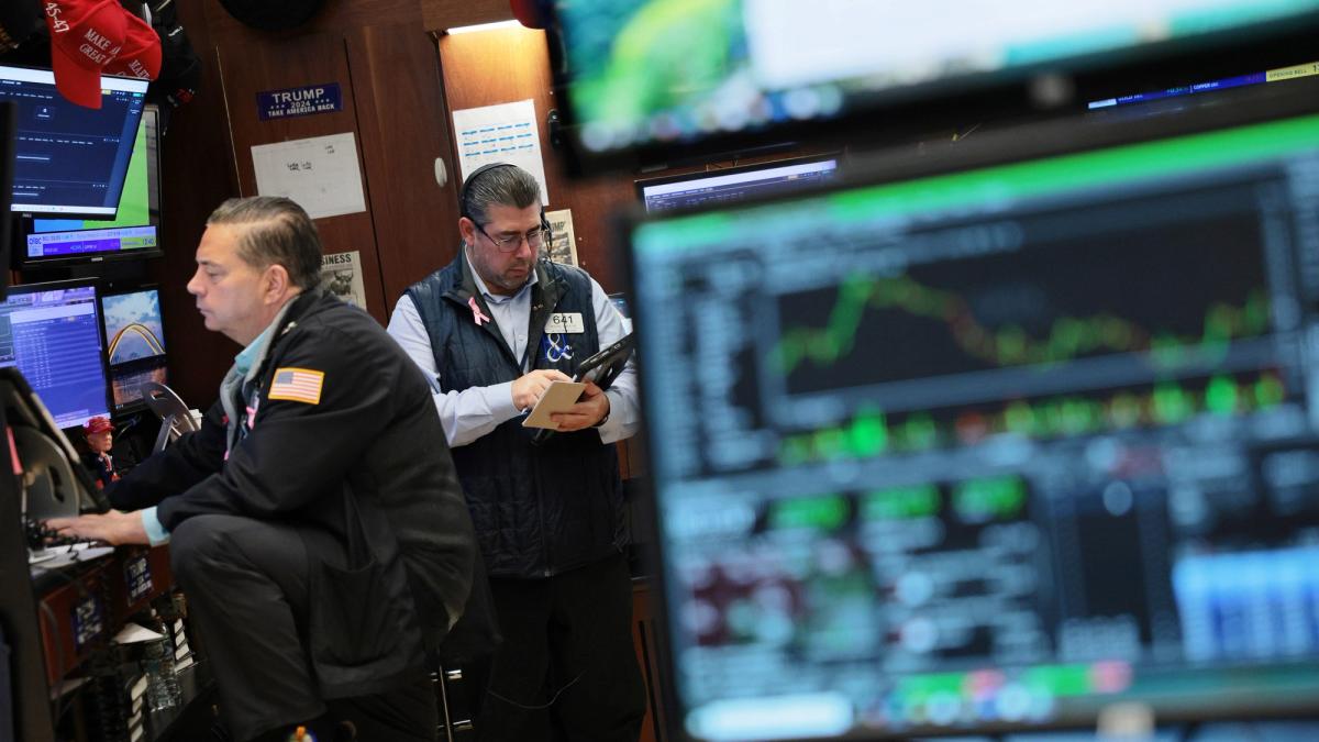 Strategy and Strive Weigh Bitcoin Purchases Against Preferred-Stock Dividend Obligations